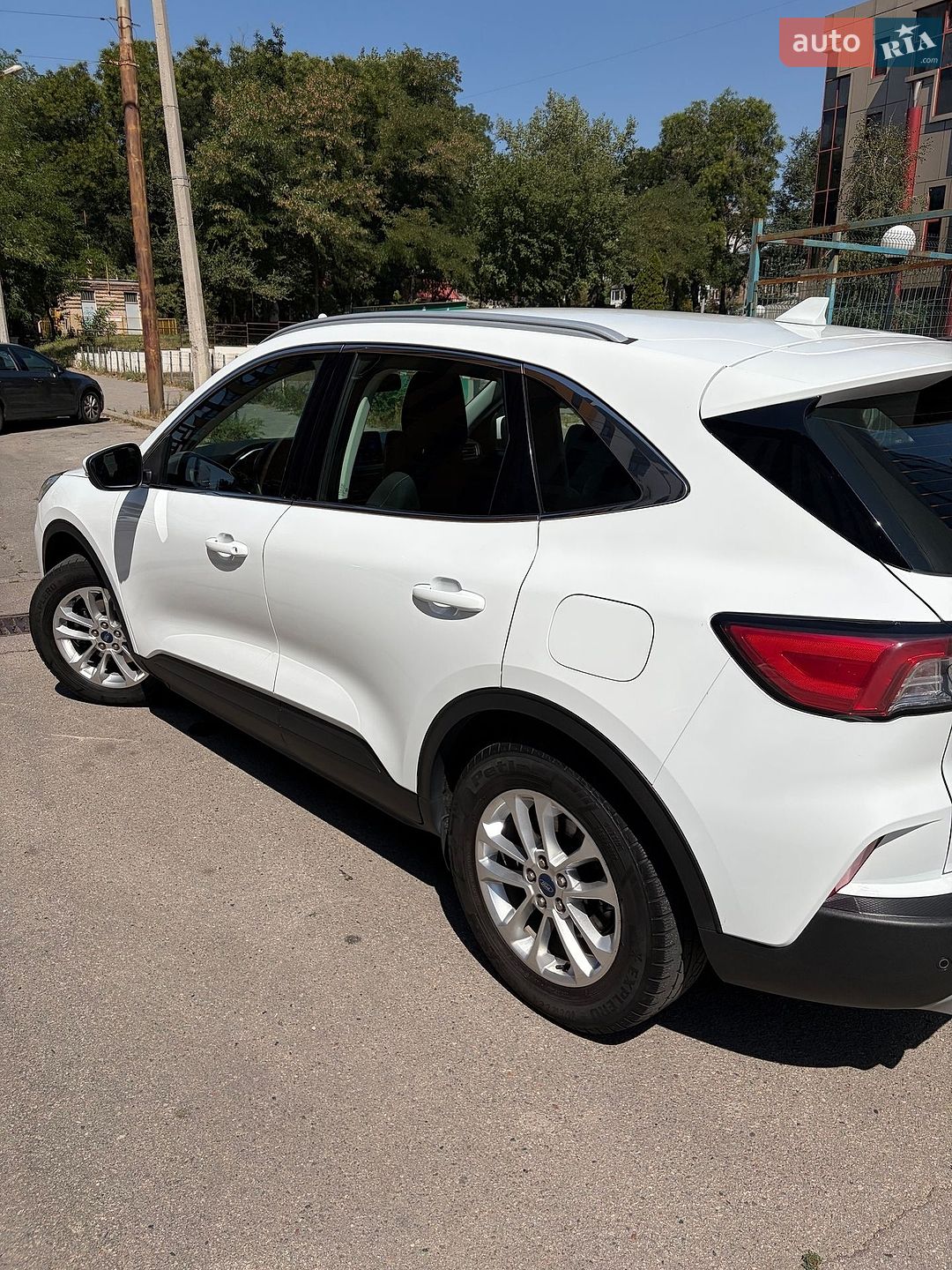 Ford Kuga 2020 VIN WF0FXXWPMFLL58679 фото оголошення 3 з 19
