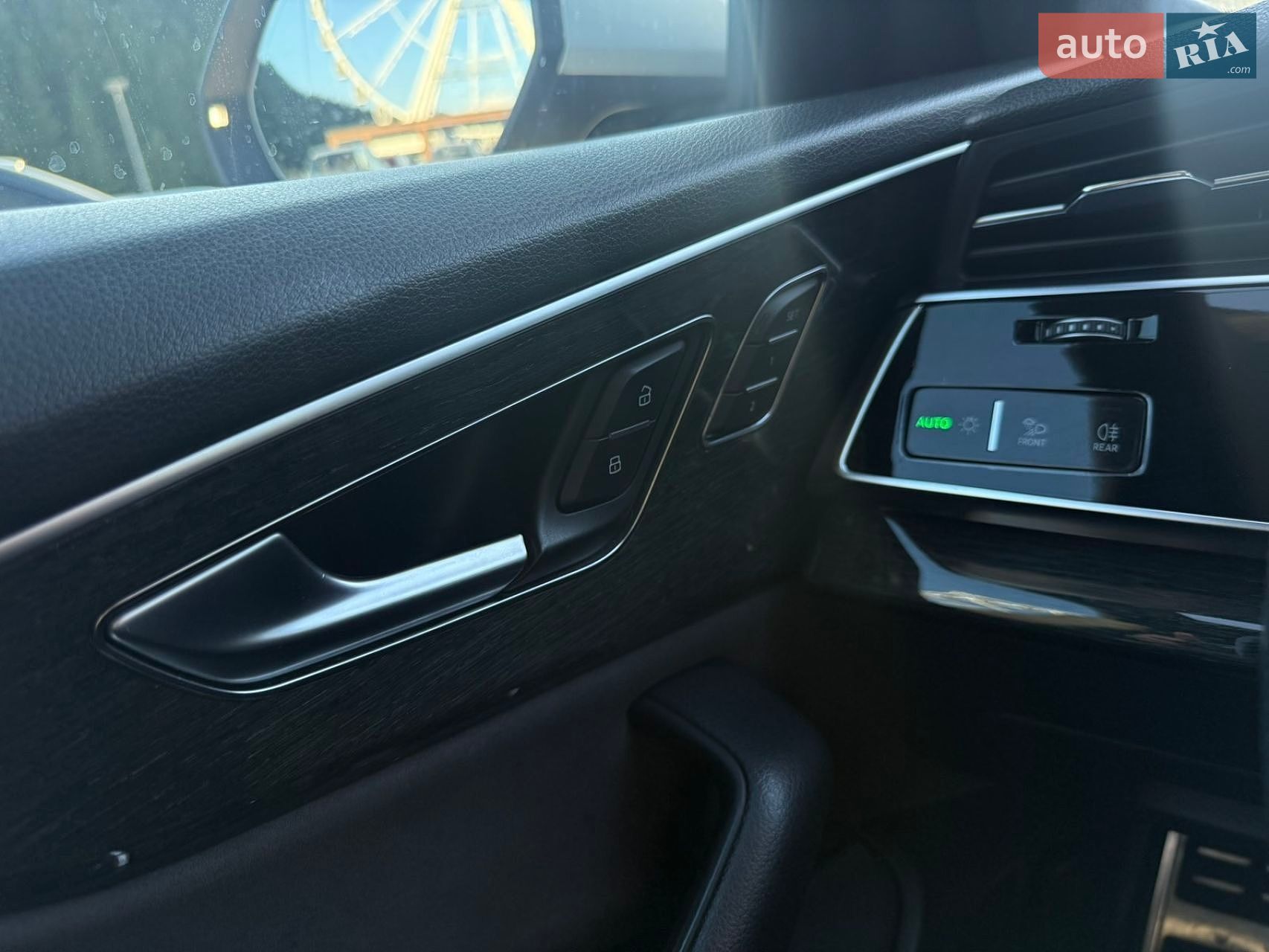 Audi Q8 2019 VIN WAUZZZF17KD024113 фото оголошення 10 з 32