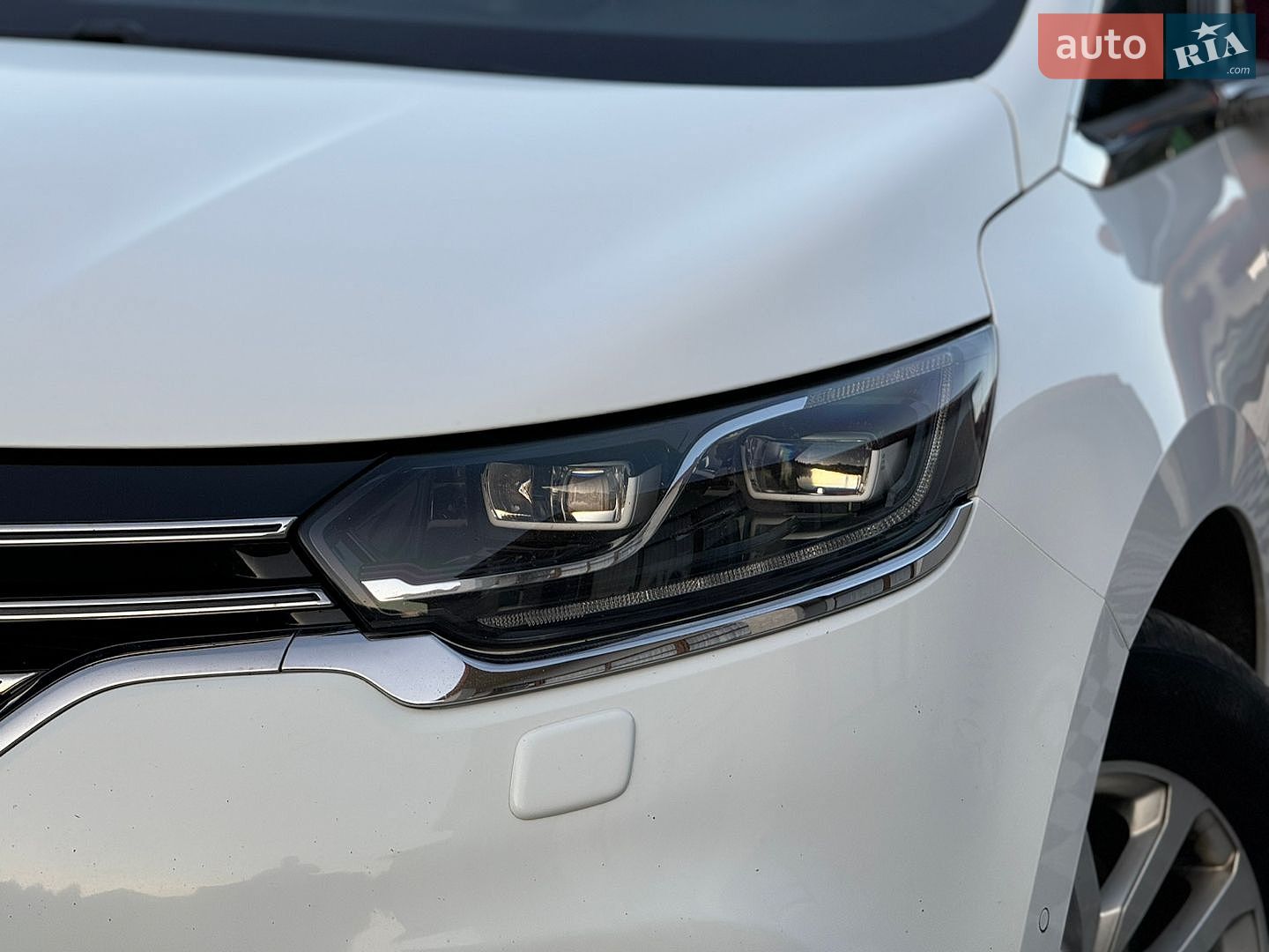 Renault Espace 2016 VIN VF1RFC00955574225 фото оголошення 4 з 42