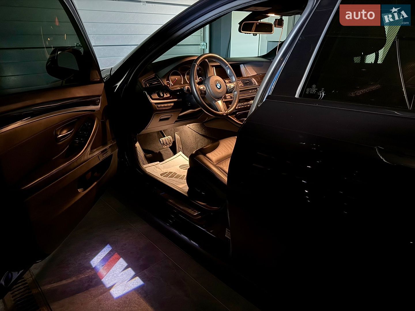BMW 5 Series 2015 VIN WBA5A5C57FD519925 фото оголошення 2 з 48