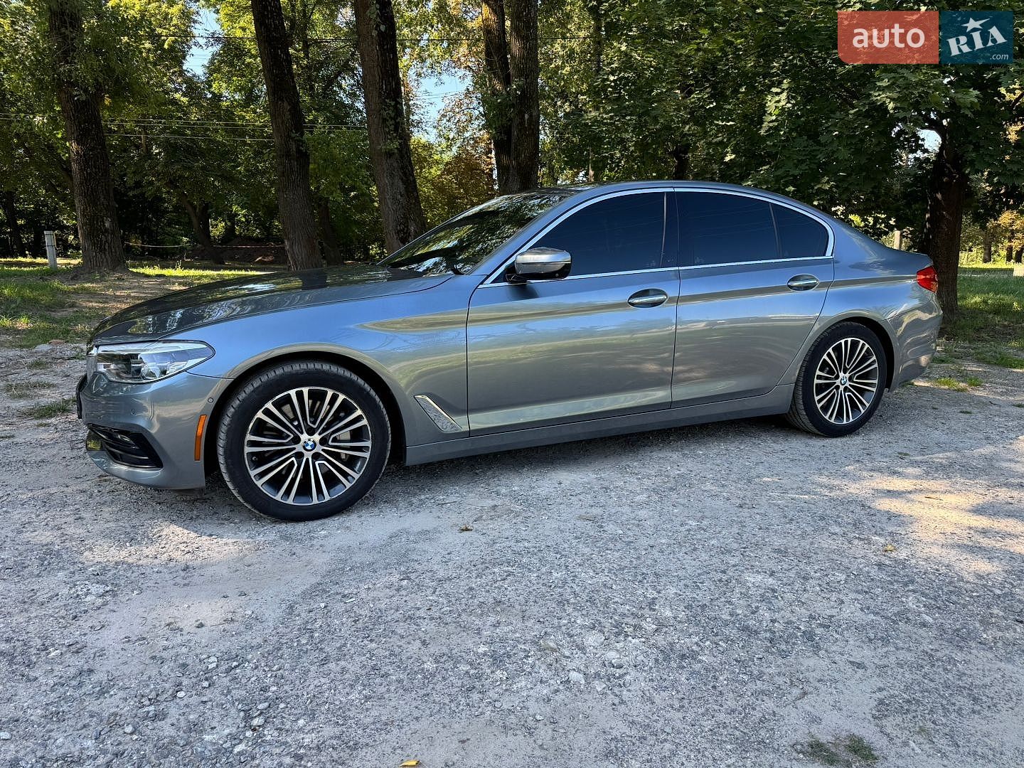BMW 5 Series 2017 VIN WBAJE7C33HWA03679 фото оголошення 4 з 32