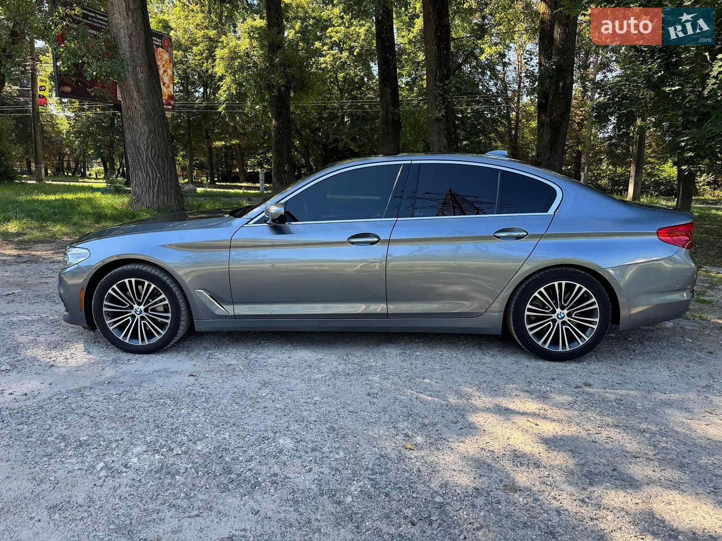 BMW 5 Series 2017 VIN WBAJE7C33HWA03679 фото оголошення 5 з 32