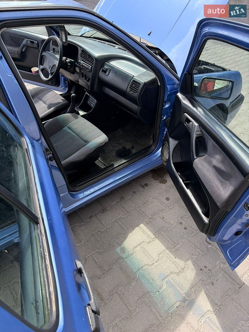 Volkswagen Golf 1993 VIN WVWZZZ1HZPW285224 фото оголошення 4 з 14