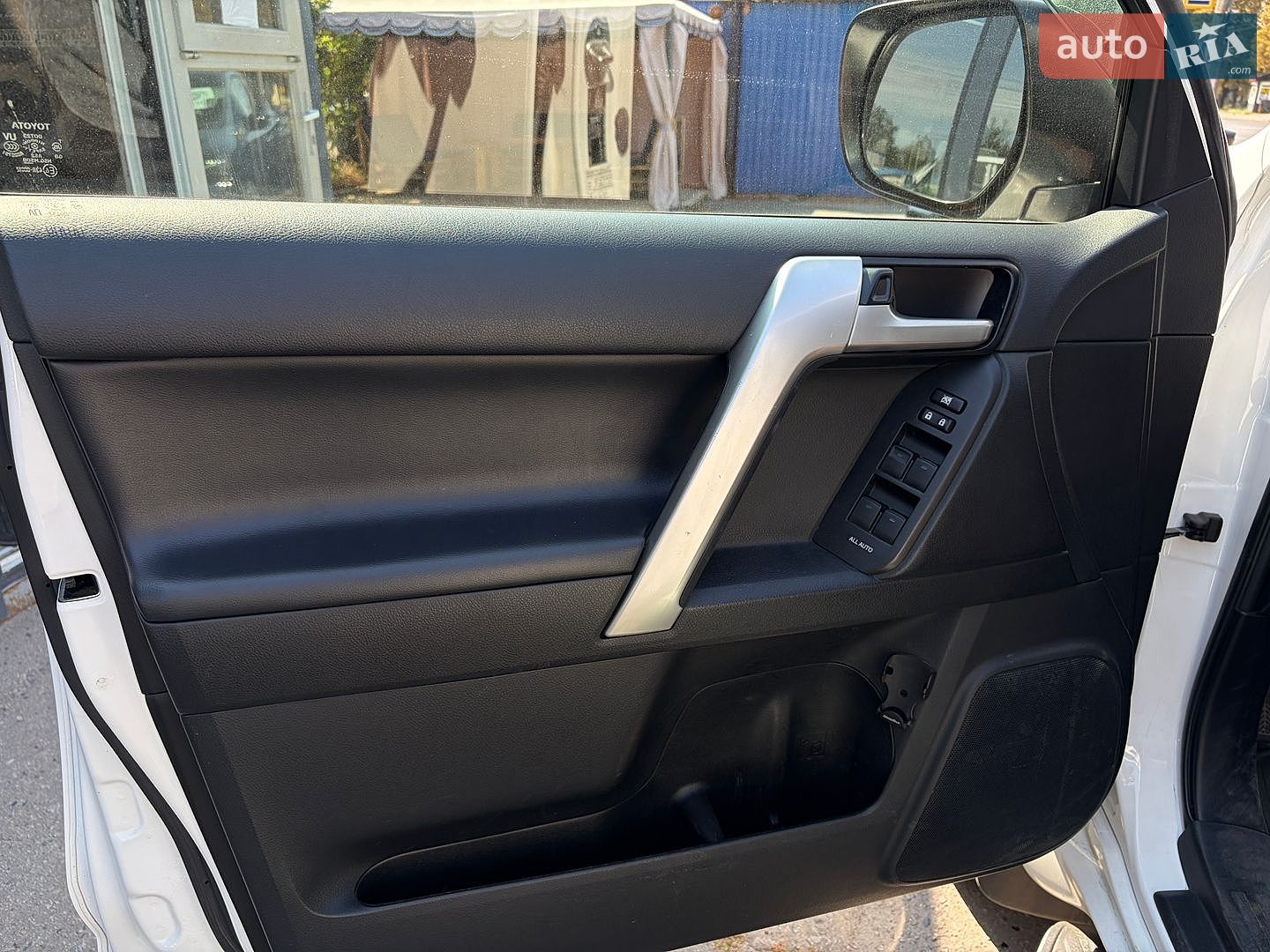 Toyota Land Cruiser Prado 2019 VIN JTEBU3FJ20K173470 фото оголошення 10 з 28