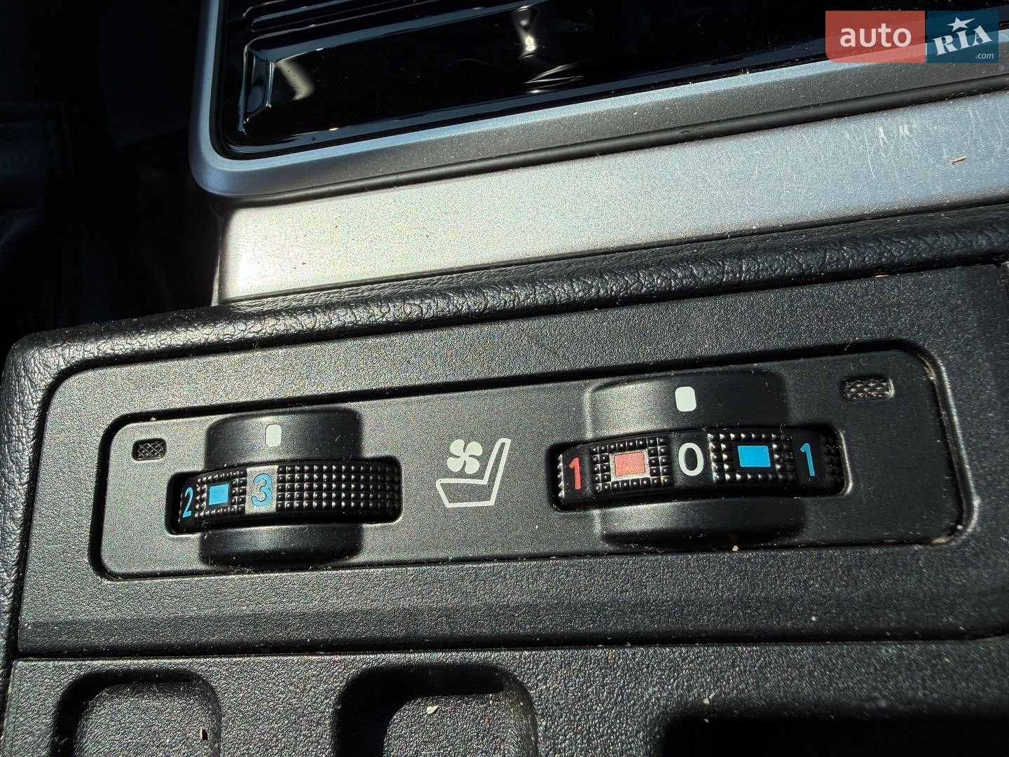 Toyota Land Cruiser Prado 2019 VIN JTEBU3FJ20K173470 фото оголошення 16 з 28