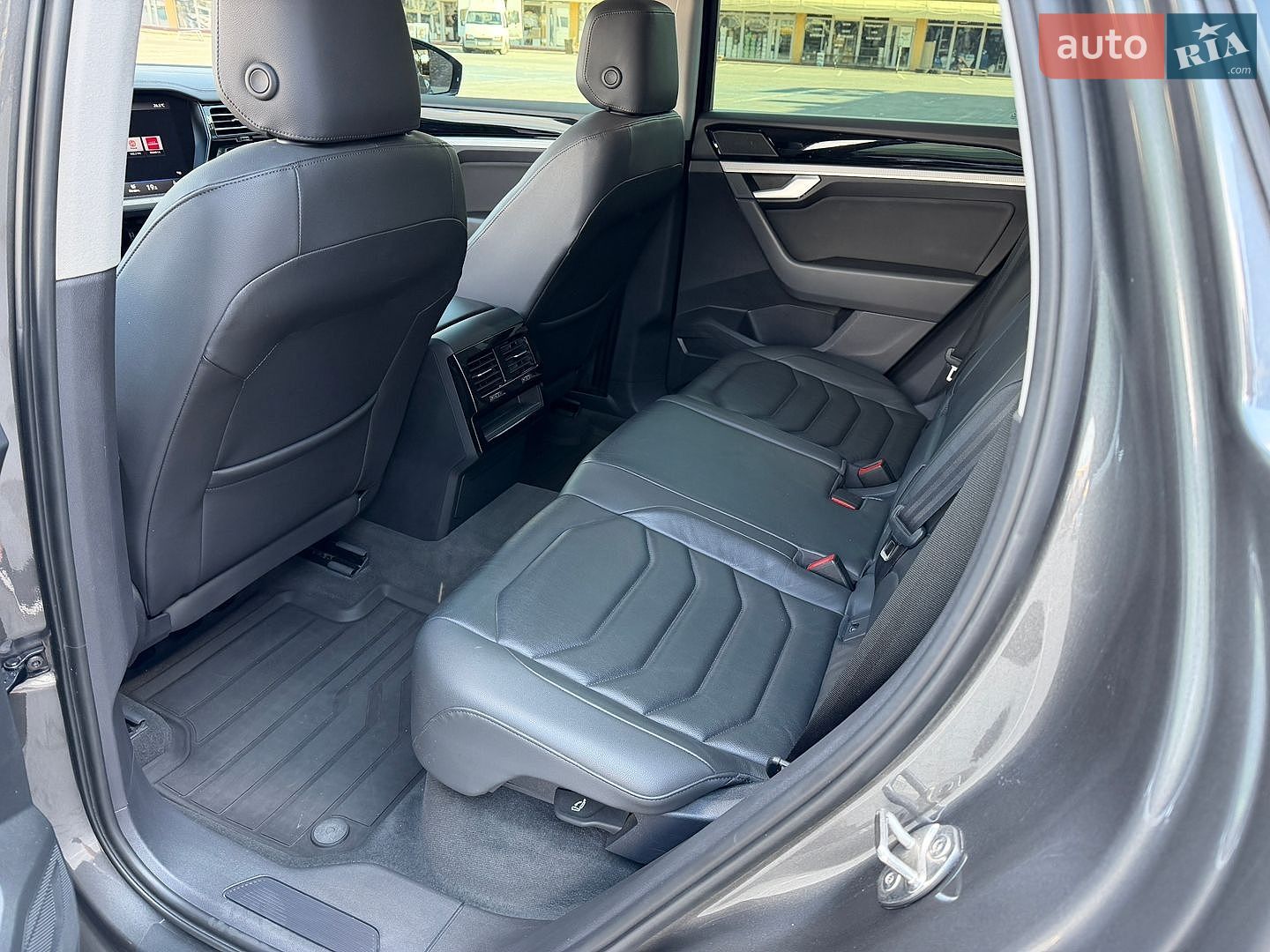 Volkswagen Touareg 2018 VIN WVGZZZCRZKD013622 фото оголошення 7 з 23
