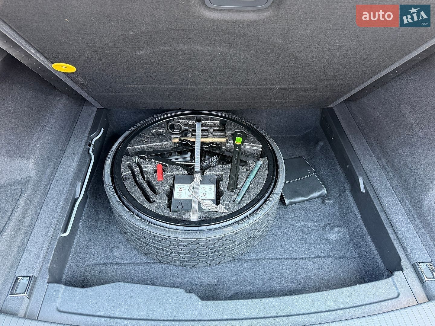 Volkswagen Touareg 2018 VIN WVGZZZCRZKD013622 фото оголошення 22 з 23