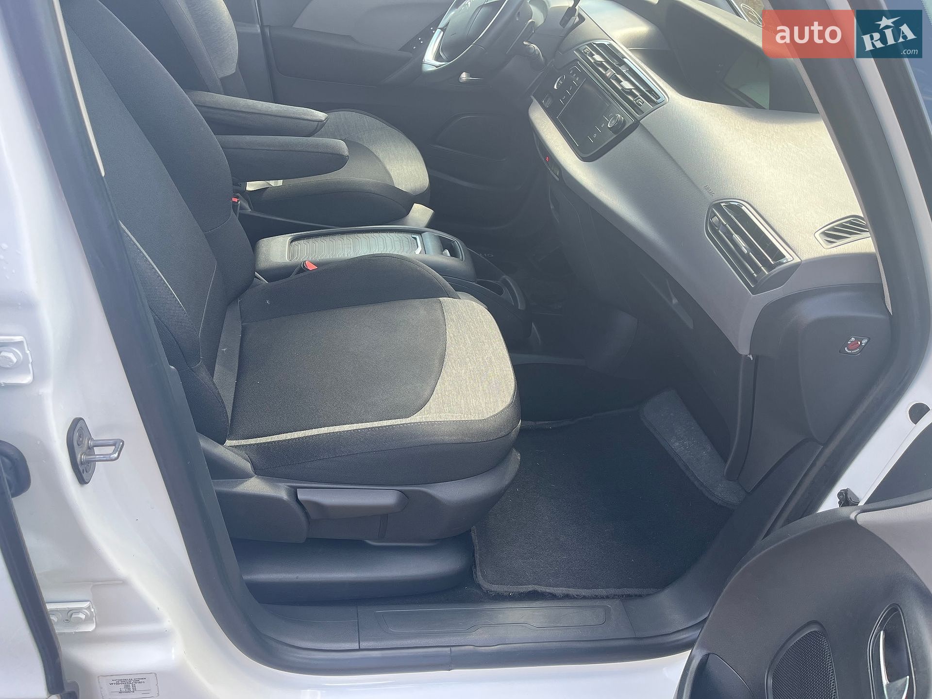 Citroen C4 SpaceTourer 2019 VIN VF73DYHZRKJ781871 фото оголошення 21 з 44