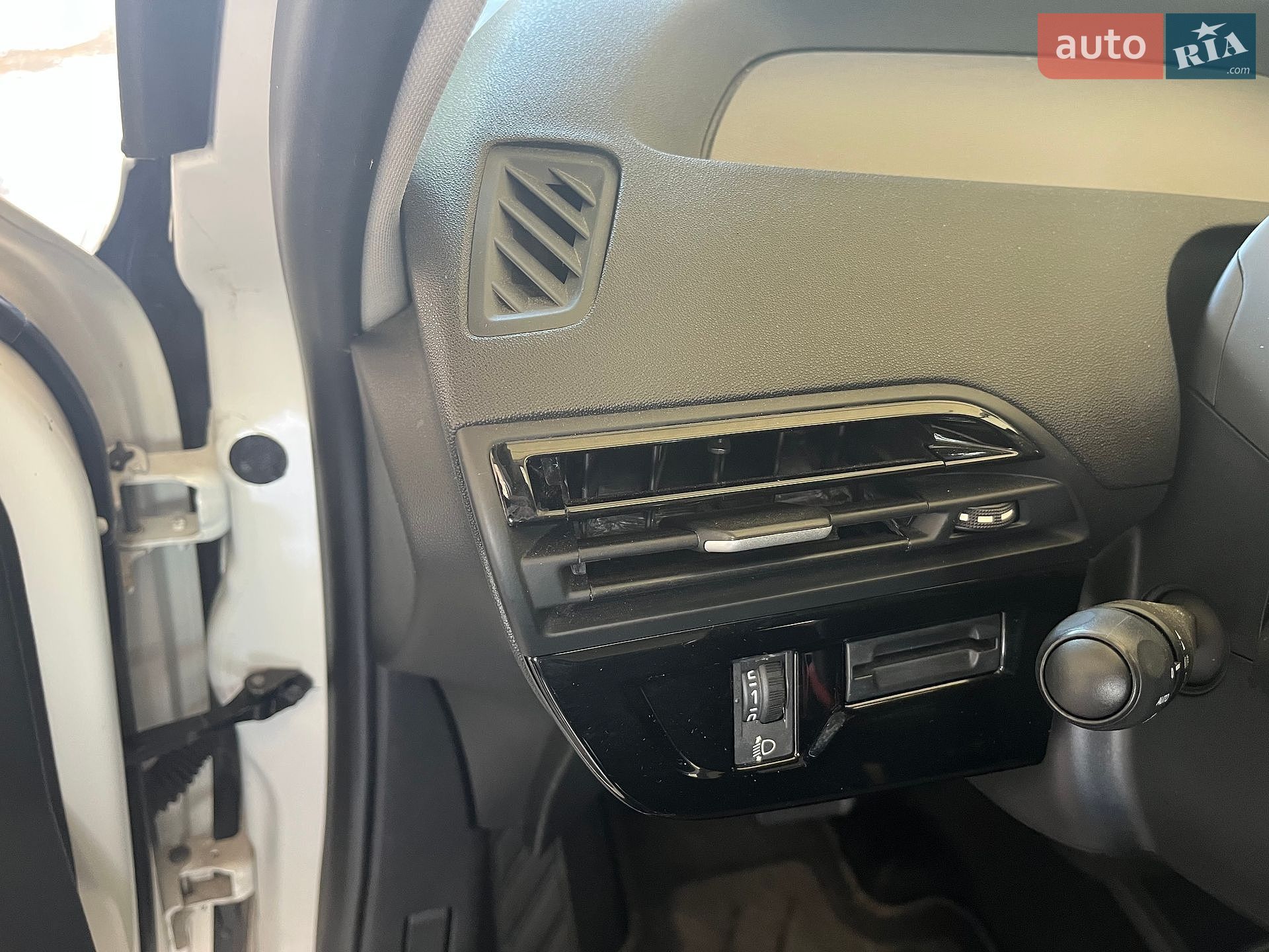 Citroen C4 SpaceTourer 2019 VIN VF73DYHZRKJ781871 фото оголошення 30 з 44