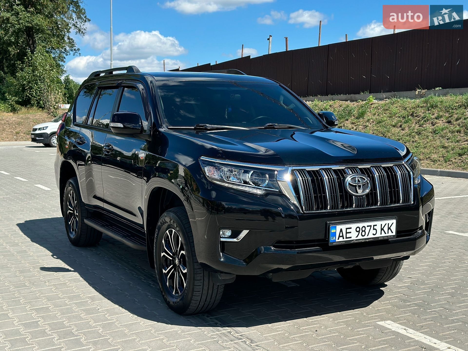Toyota Land Cruiser Prado 2018 VIN JTEBX3FJ80K305154 фото оголошення 2 з 35
