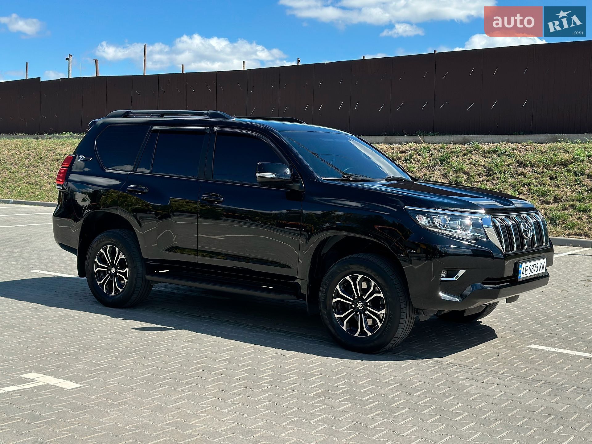 Toyota Land Cruiser Prado 2018 VIN JTEBX3FJ80K305154 фото оголошення 4 з 35