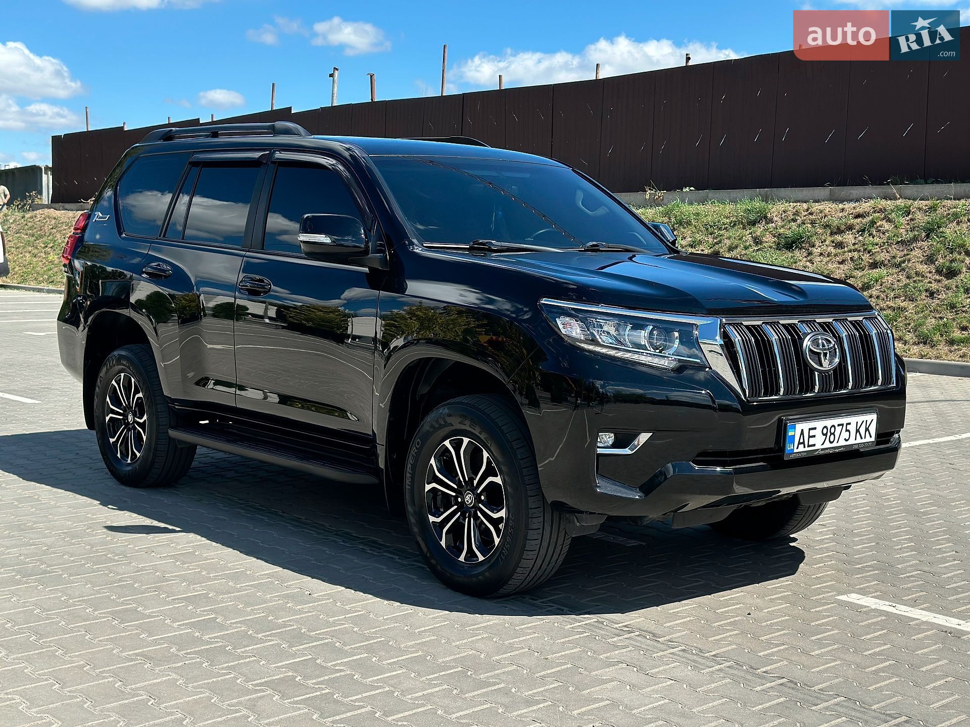 Toyota Land Cruiser Prado 2018 VIN JTEBX3FJ80K305154 фото оголошення 3 з 35