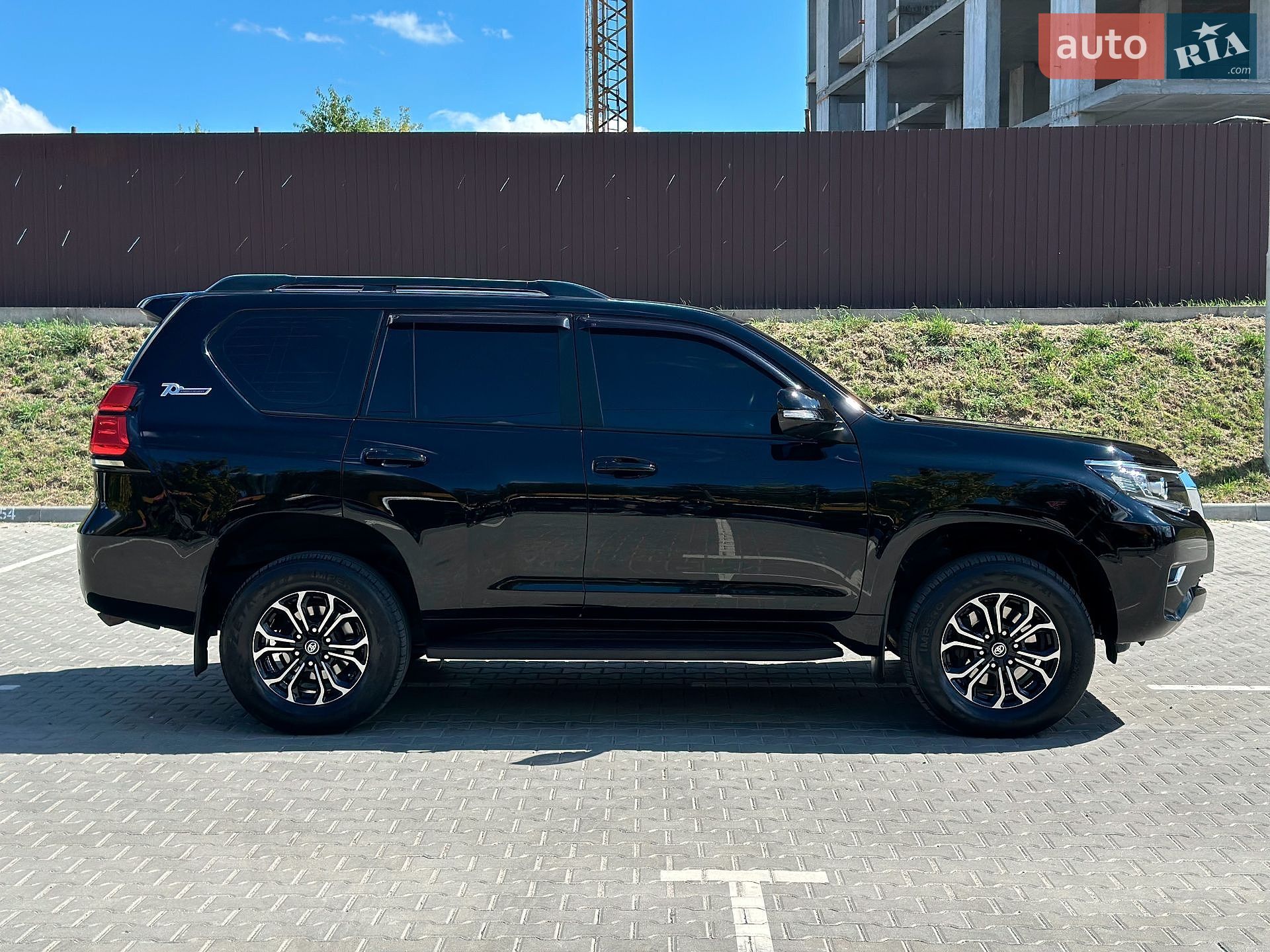 Toyota Land Cruiser Prado 2018 VIN JTEBX3FJ80K305154 фото оголошення 5 з 35
