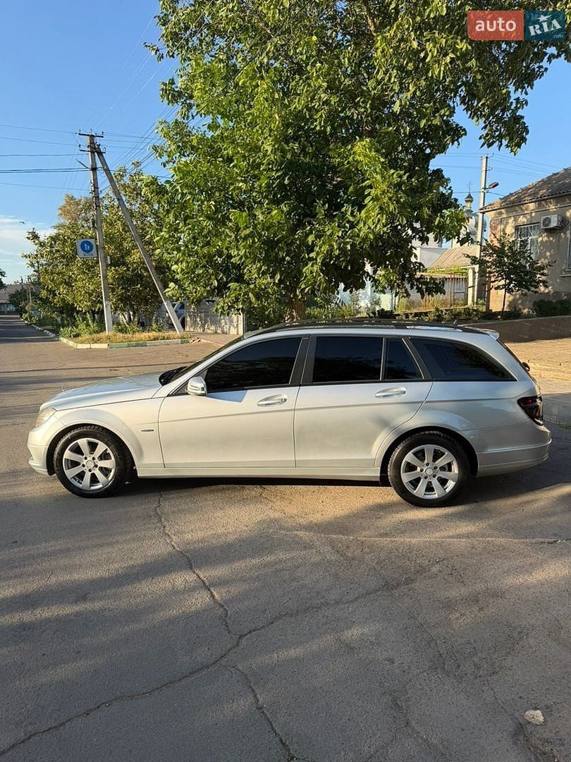 Mercedes-Benz C-Class 2009 VIN WDD2042451F385526 фото оголошення 4 з 14