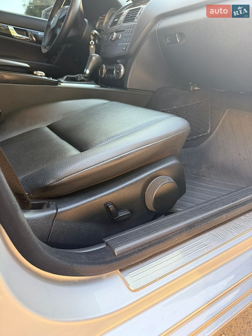 Mercedes-Benz C-Class 2009 VIN WDD2042451F385526 фото оголошення 13 з 14