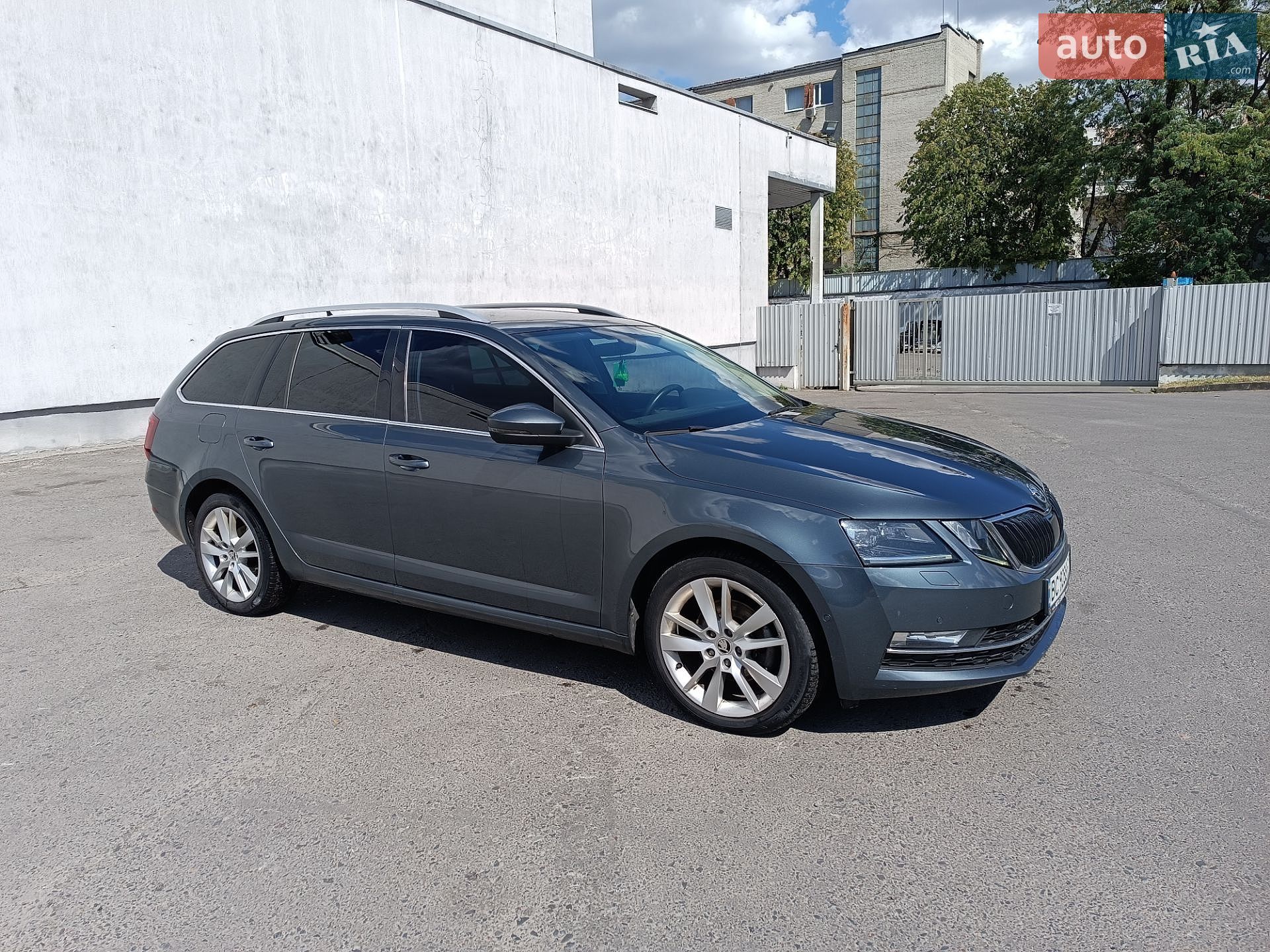Skoda Octavia 2018 VIN TMBJJ9NE0J0266873 фото оголошення 4 з 40