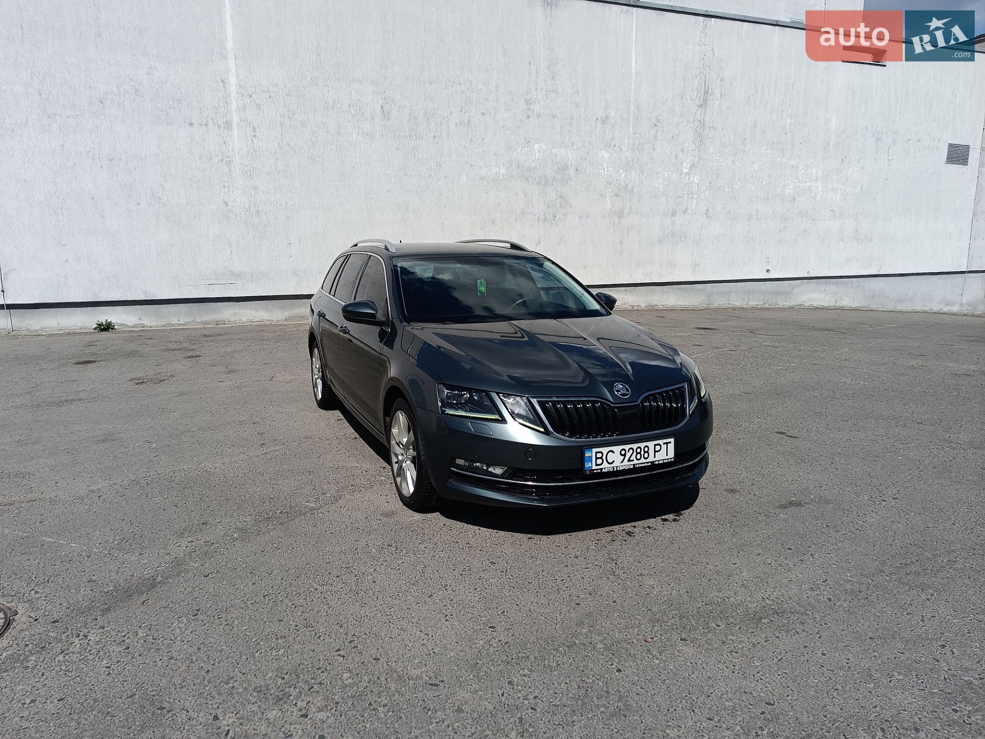 Skoda Octavia 2018 VIN TMBJJ9NE0J0266873 фото оголошення 2 з 40
