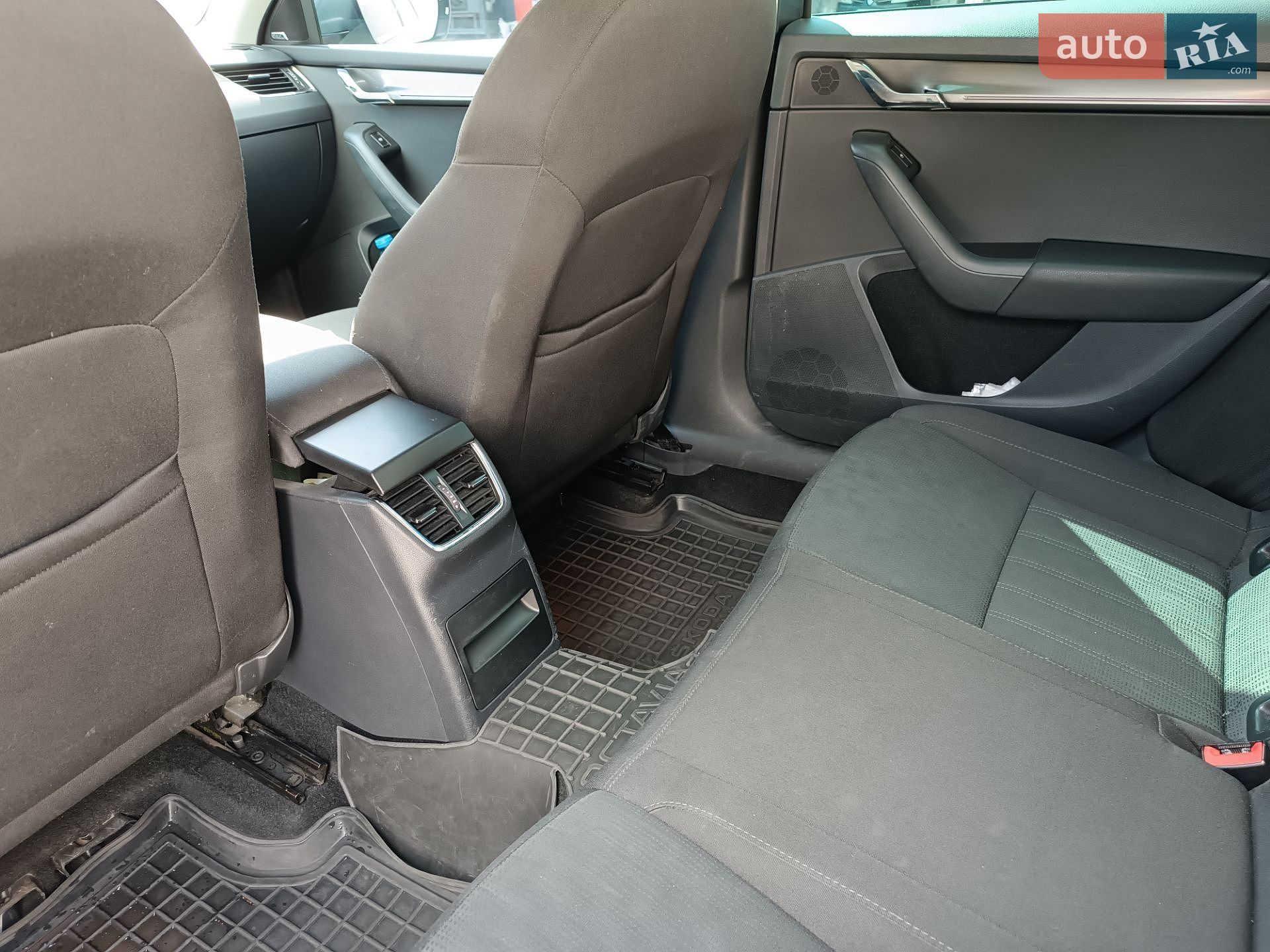 Skoda Octavia 2018 VIN TMBJJ9NE0J0266873 фото оголошення 18 з 40