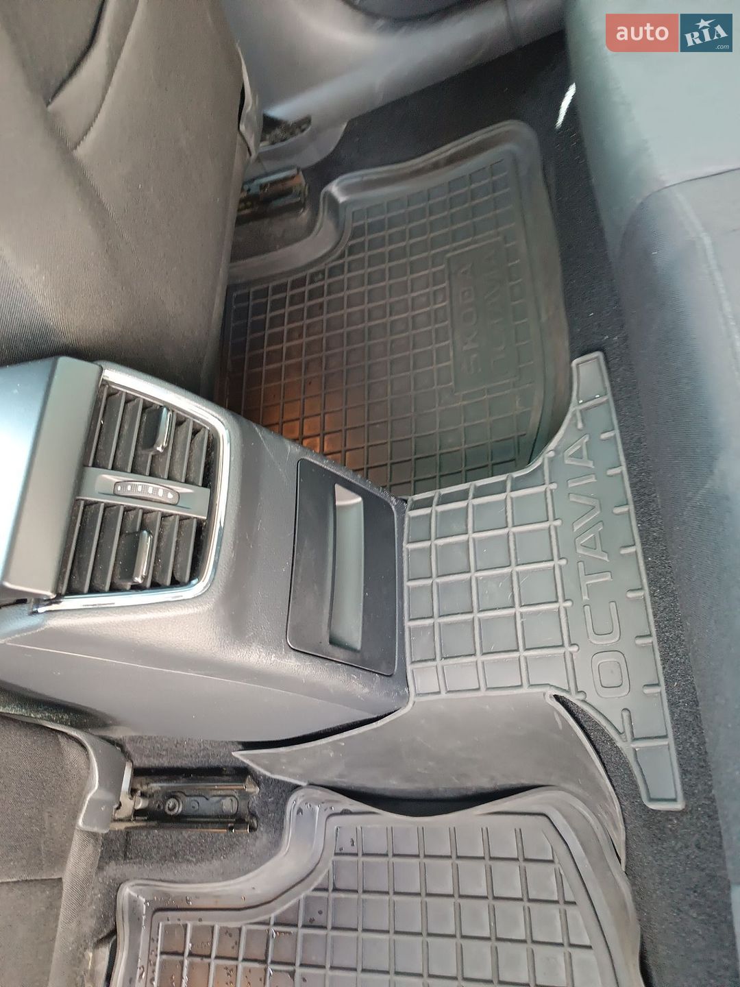 Skoda Octavia 2018 VIN TMBJJ9NE0J0266873 фото оголошення 19 з 40