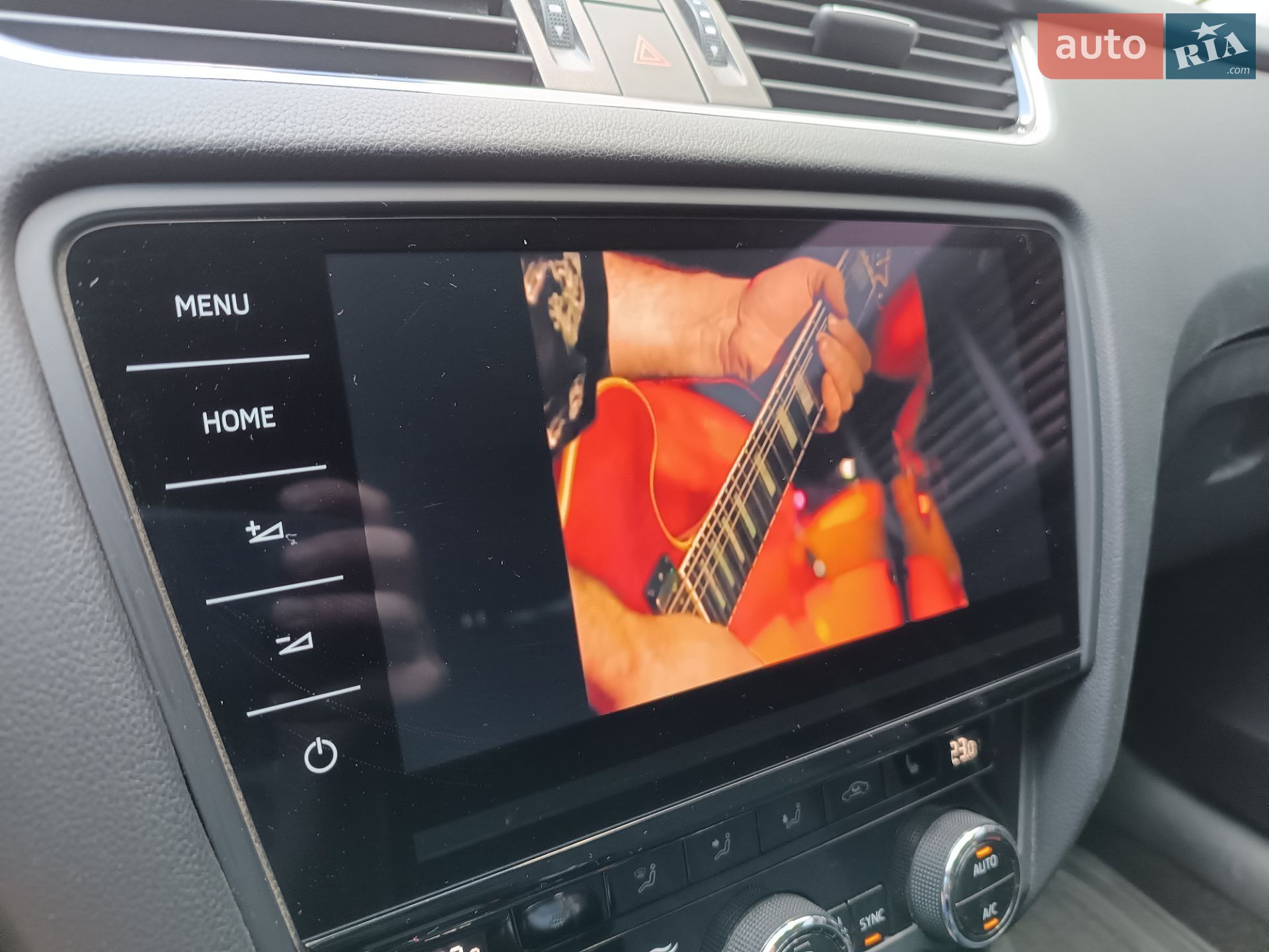 Skoda Octavia 2018 VIN TMBJJ9NE0J0266873 фото оголошення 24 з 40
