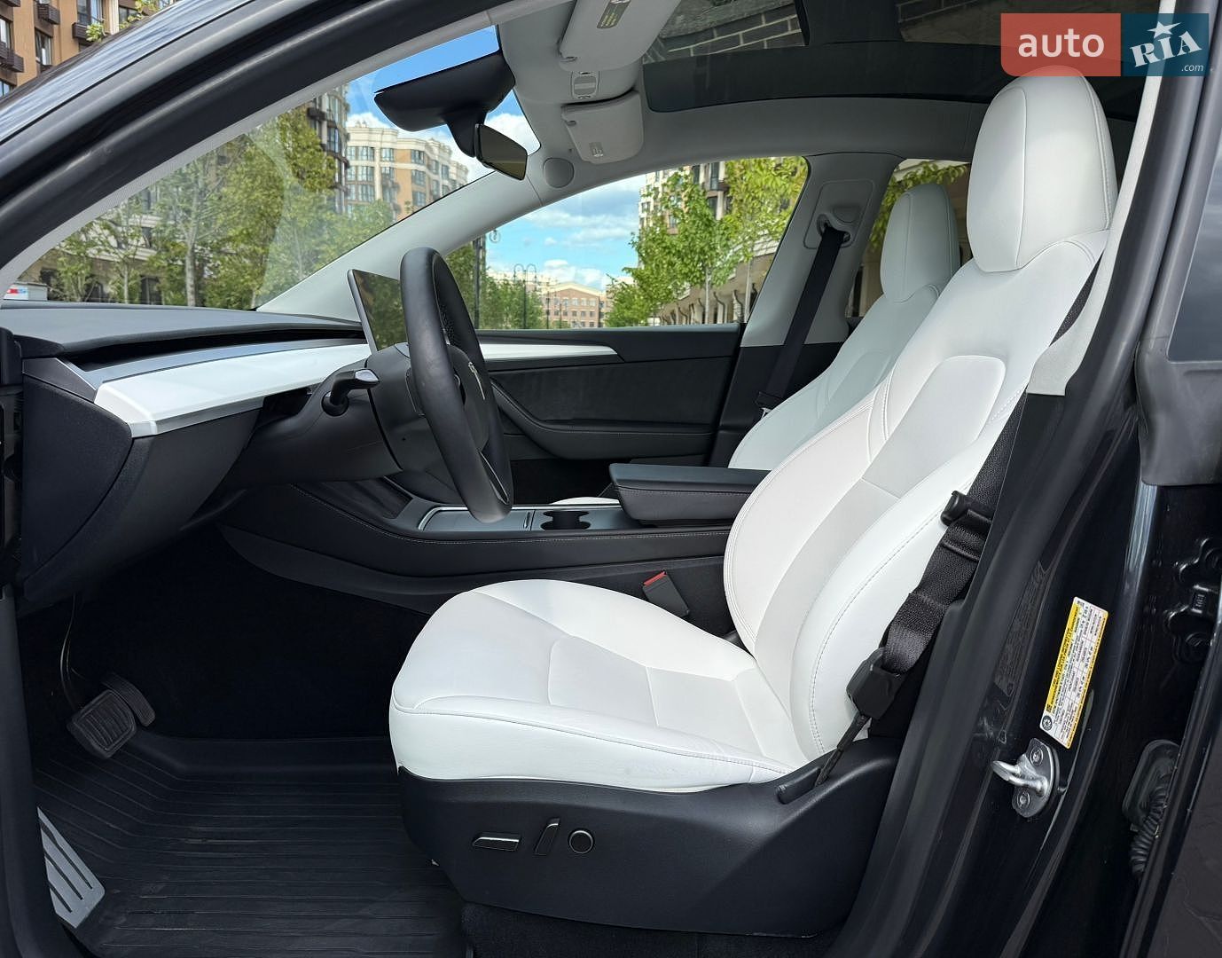 Tesla Model Y 2024 VIN 7SAYGDEE3RF991576 фото оголошення 18 з 43