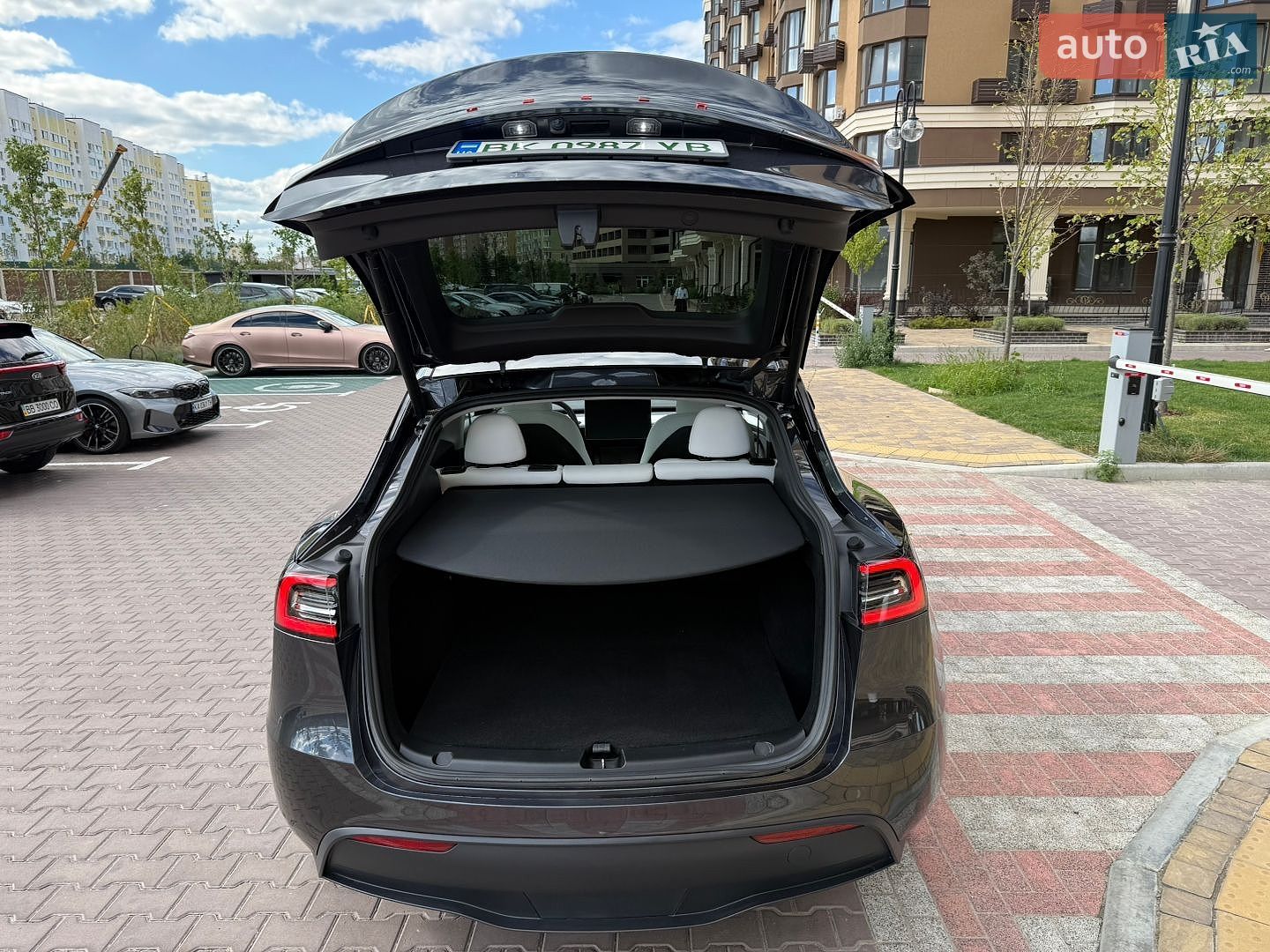 Tesla Model Y 2024 VIN 7SAYGDEE3RF991576 фото оголошення 23 з 43