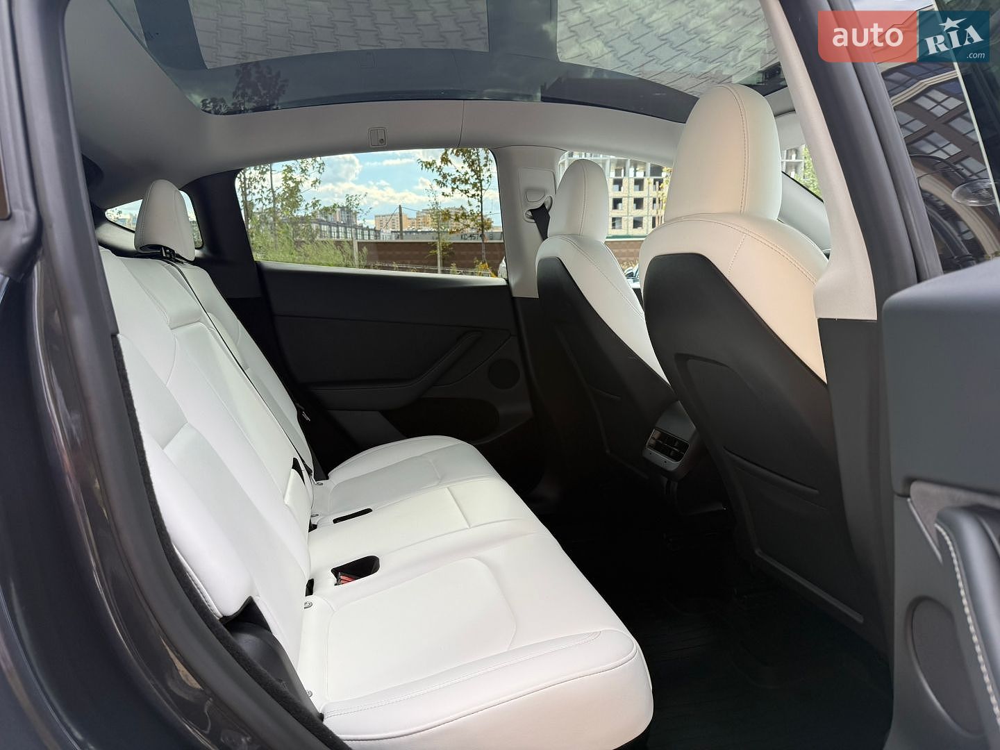 Tesla Model Y 2024 VIN 7SAYGDEE3RF991576 фото оголошення 26 з 43