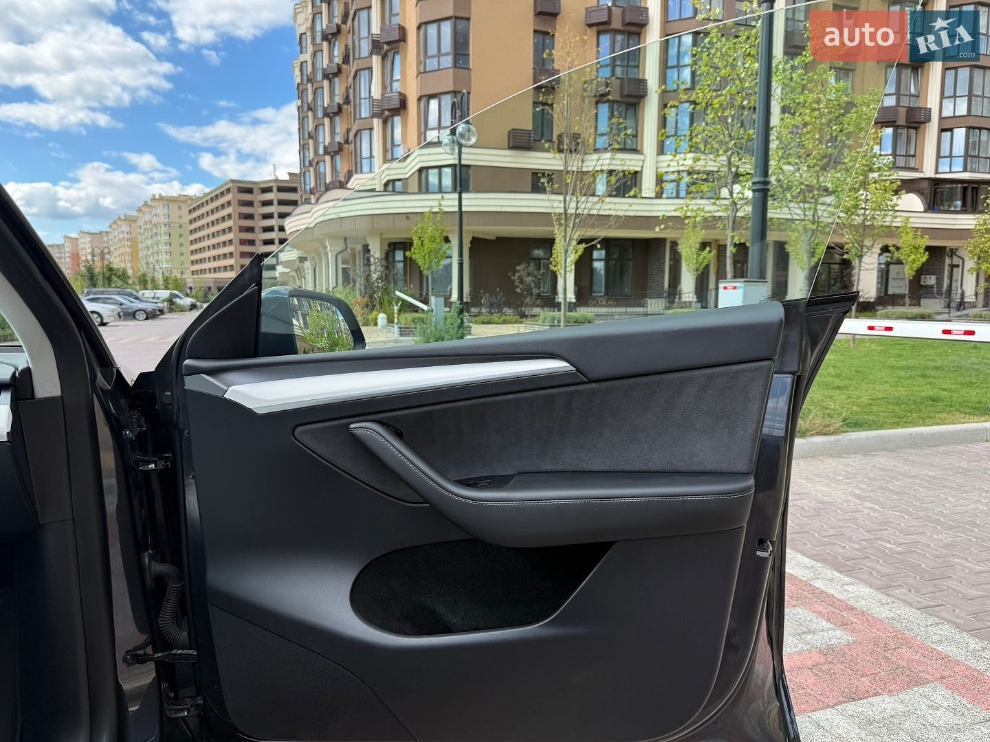 Tesla Model Y 2024 VIN 7SAYGDEE3RF991576 фото оголошення 38 з 43