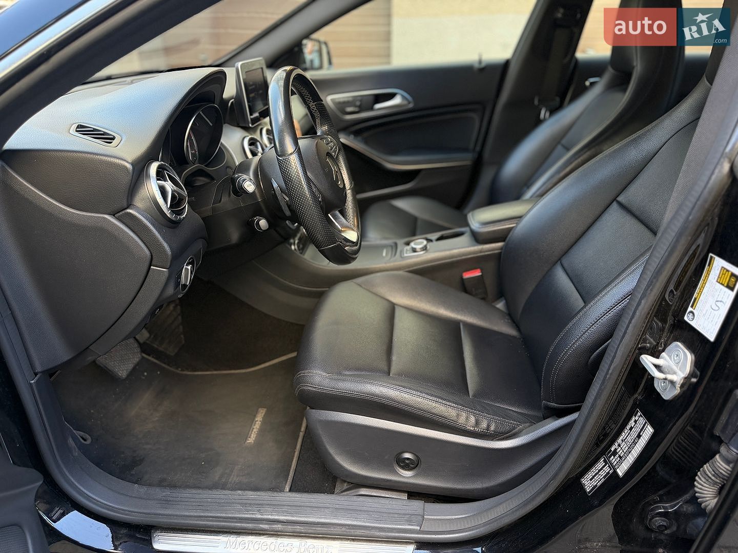 Mercedes-Benz CLA-Class 2015 VIN WDDSJ4EB5FN200140 фото оголошення 29 з 43
