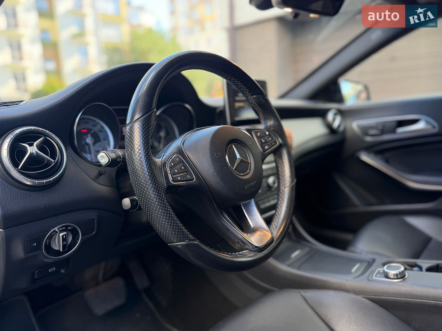Mercedes-Benz CLA-Class 2015 VIN WDDSJ4EB5FN200140 фото оголошення 32 з 43