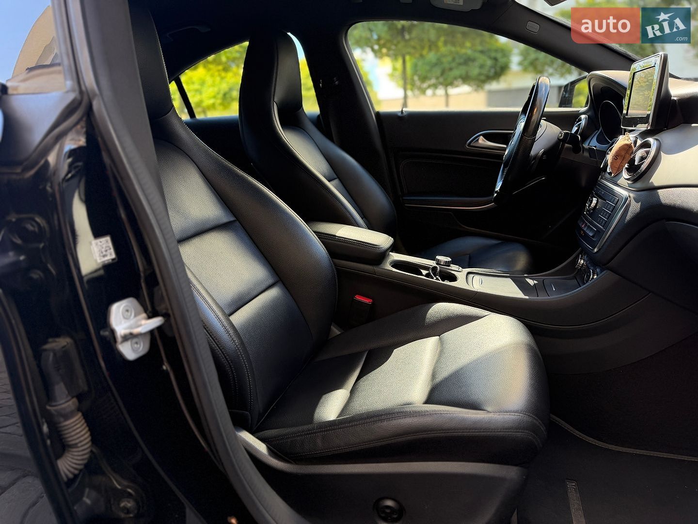 Mercedes-Benz CLA-Class 2015 VIN WDDSJ4EB5FN200140 фото оголошення 40 з 43