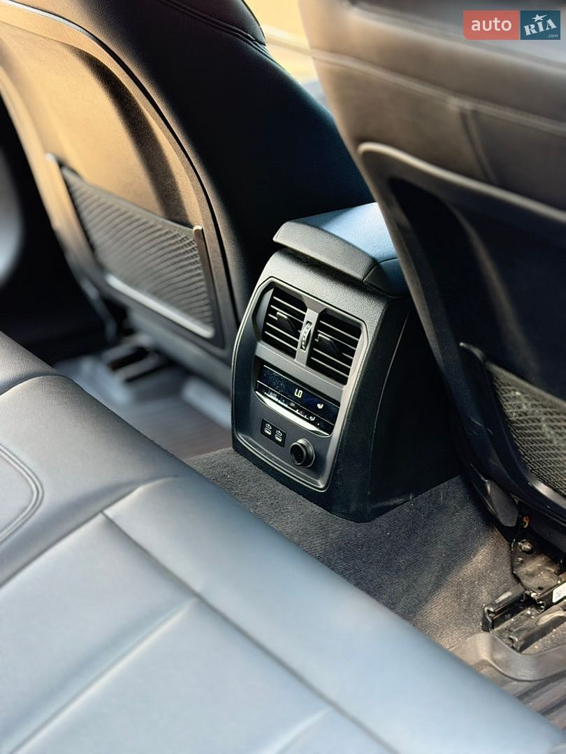 BMW 3 Series 2019 VIN WBA5U7C03LFH88384 фото оголошення 20 з 23