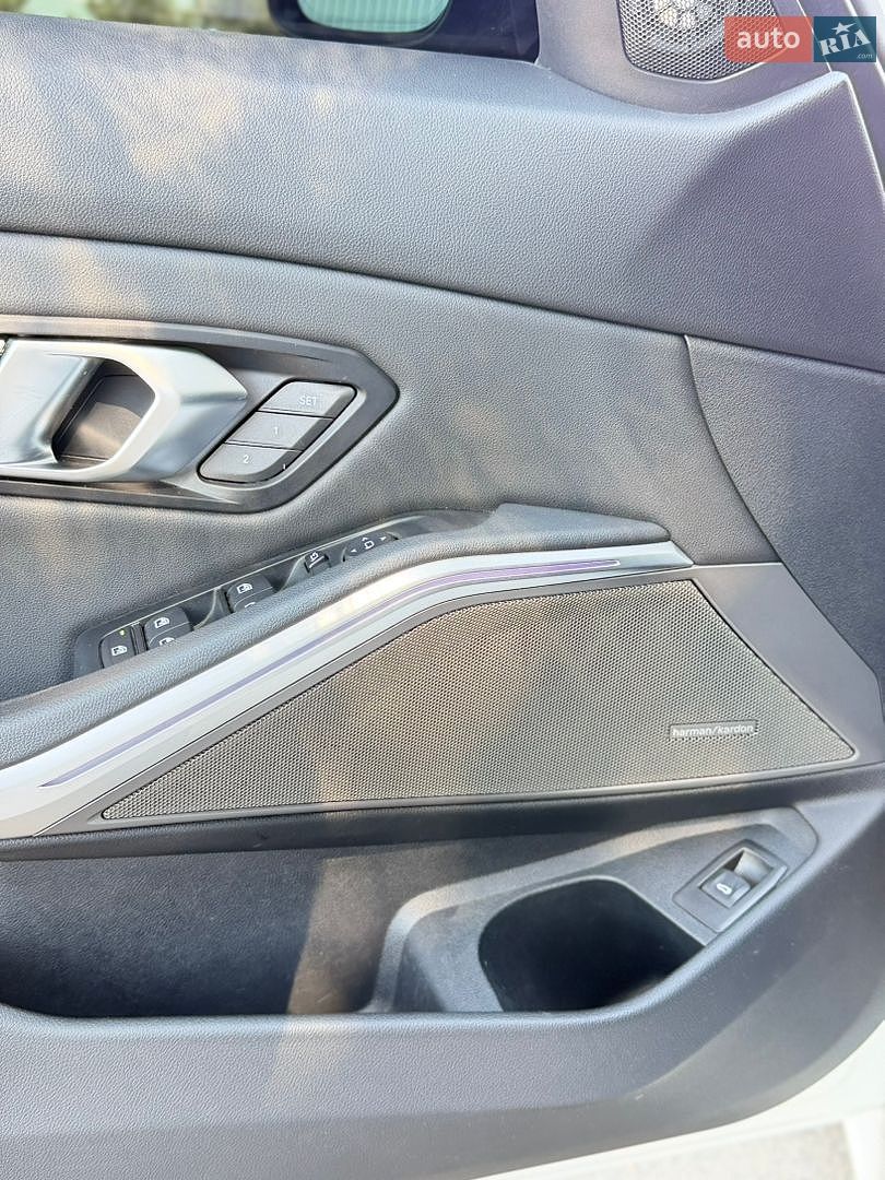 BMW 3 Series 2019 VIN WBA5U7C03LFH88384 фото оголошення 18 з 23