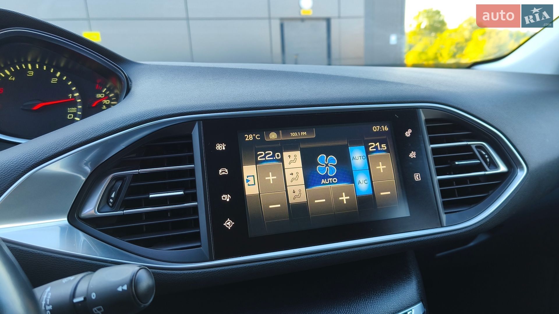 Peugeot 308 2015 VIN VF3LCBHZHFS341713 фото оголошення 19 з 28