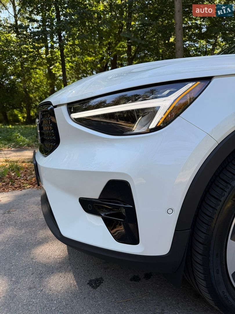 Volvo XC40 2025 VIN YV4L12UCXS2598323 фото оголошення 3 з 28