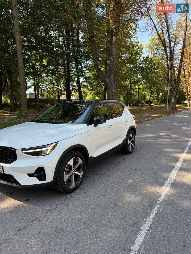 Volvo XC40 2025 VIN YV4L12UCXS2598323 фото оголошення 2 з 28