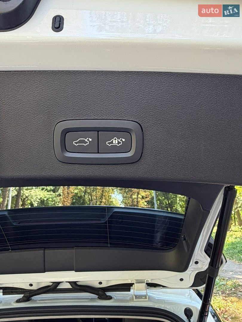 Volvo XC40 2025 VIN YV4L12UCXS2598323 фото оголошення 12 з 28