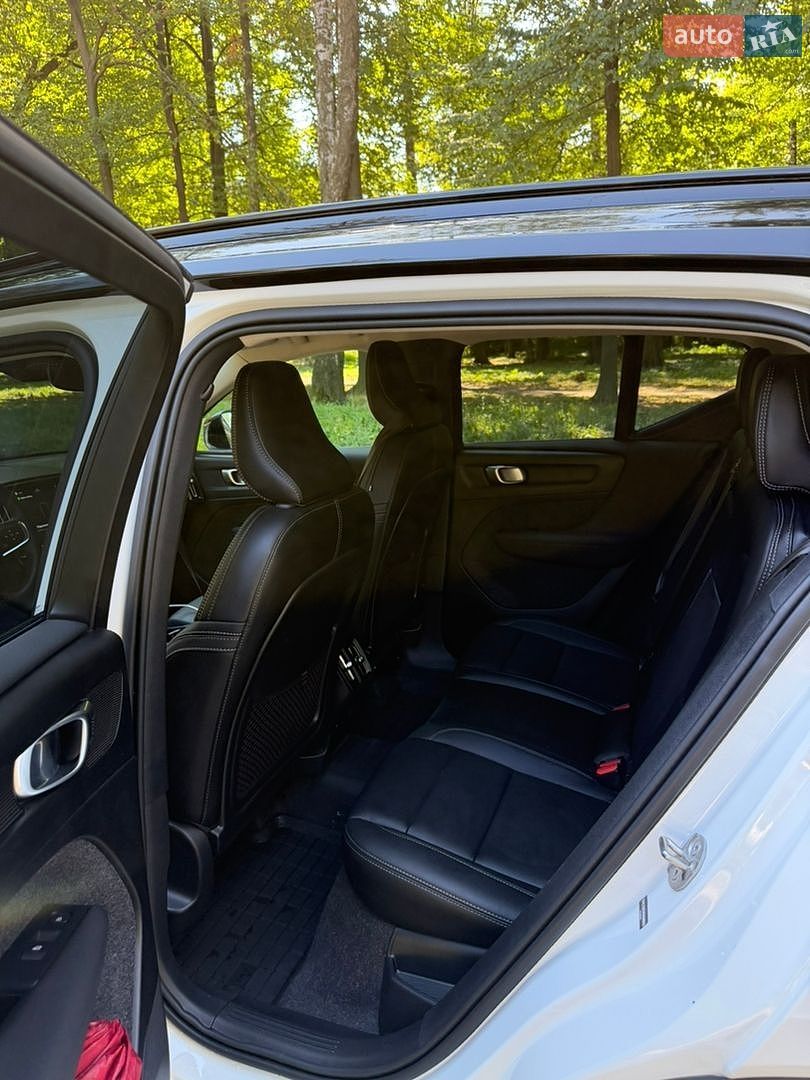 Volvo XC40 2025 VIN YV4L12UCXS2598323 фото оголошення 25 з 28