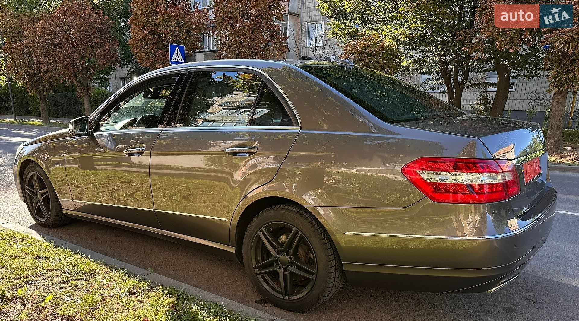 Mercedes-Benz E-Class 2011 VIN WDD2120021A524323 фото оголошення 2 з 33