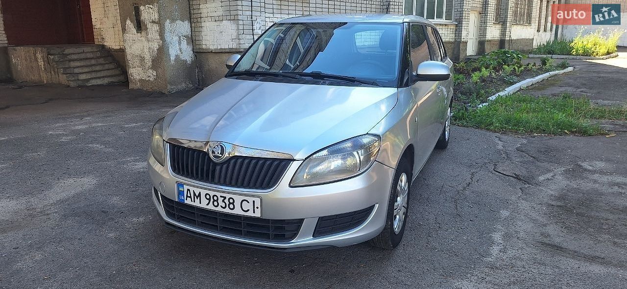 Skoda Fabia 2012 VIN TMBJC25J7DB500787 фото оголошення 3 з 10