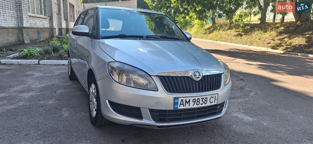 Skoda Fabia 2012 VIN TMBJC25J7DB500787 фото оголошення 2 з 10