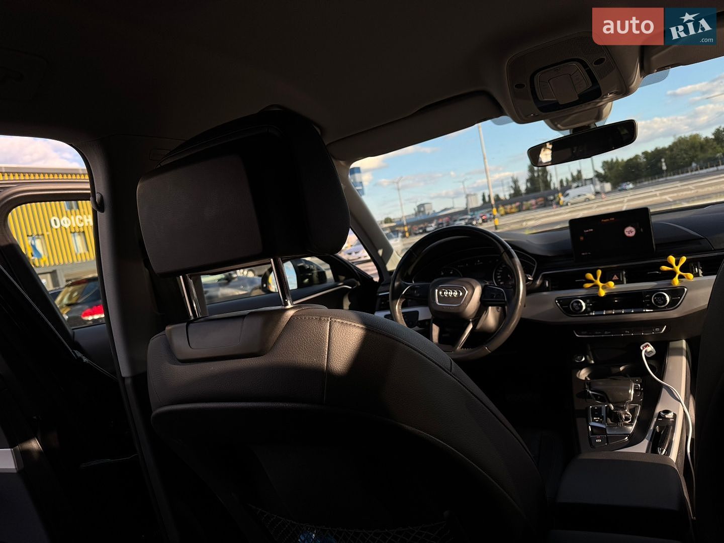 Audi A4 2019 VIN WAUZZZF41KA087350 фото оголошення 16 з 32