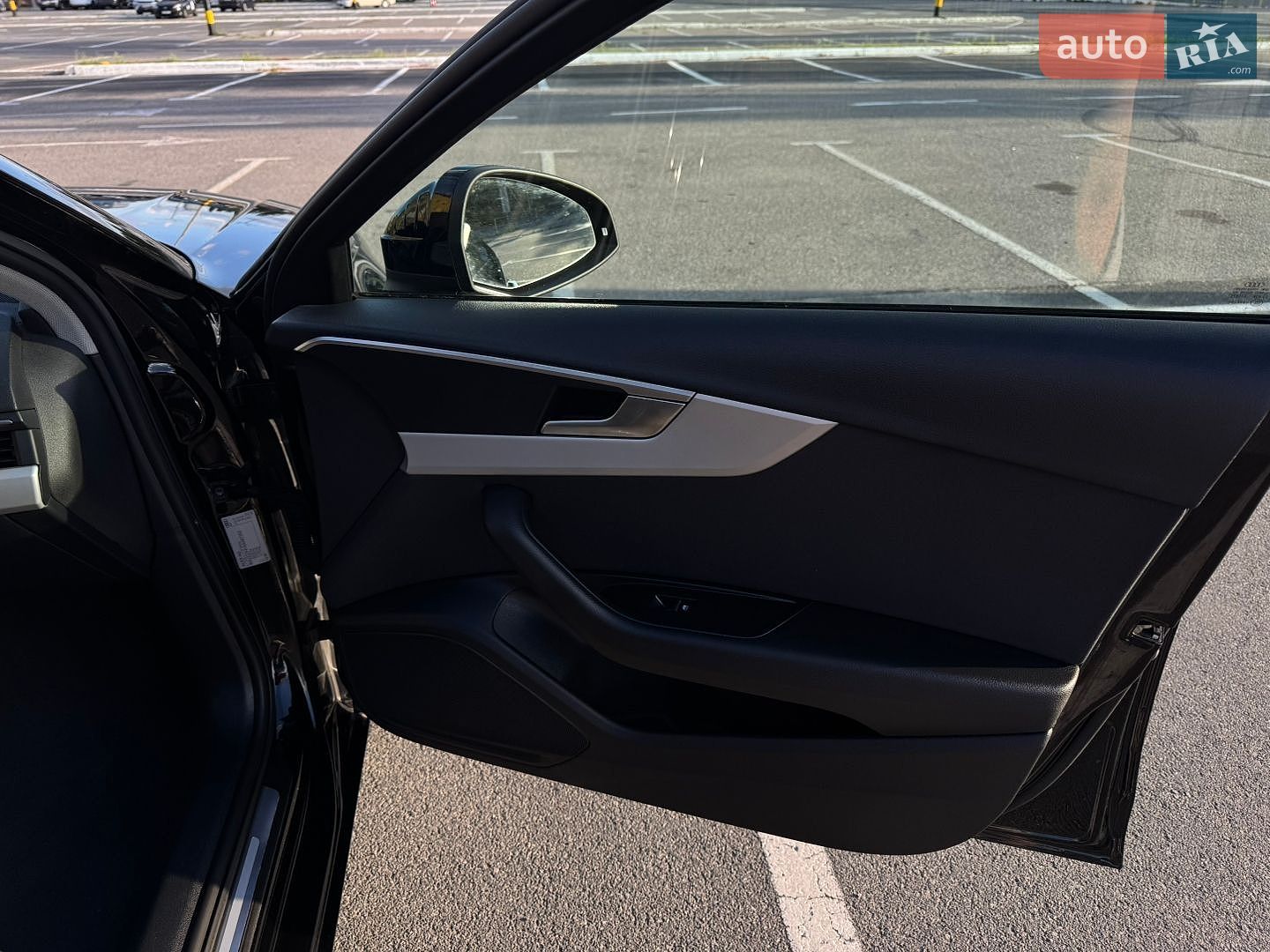 Audi A4 2019 VIN WAUZZZF41KA087350 фото оголошення 19 з 32