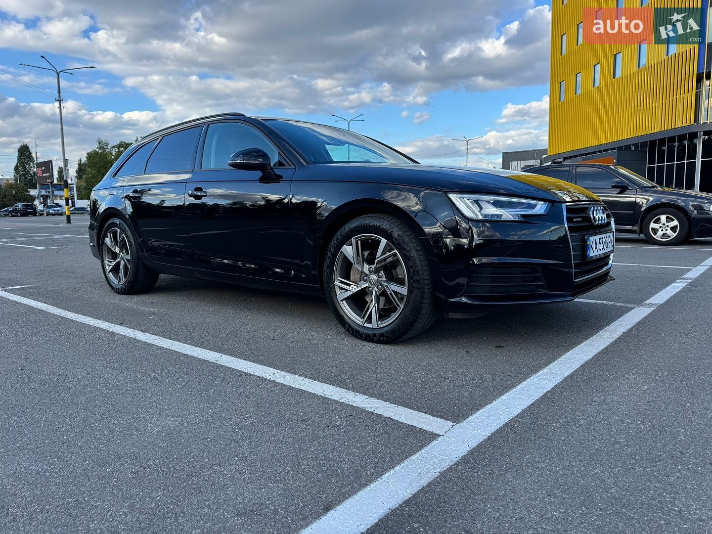 Audi A4 2019 VIN WAUZZZF41KA087350 фото оголошення 5 з 32