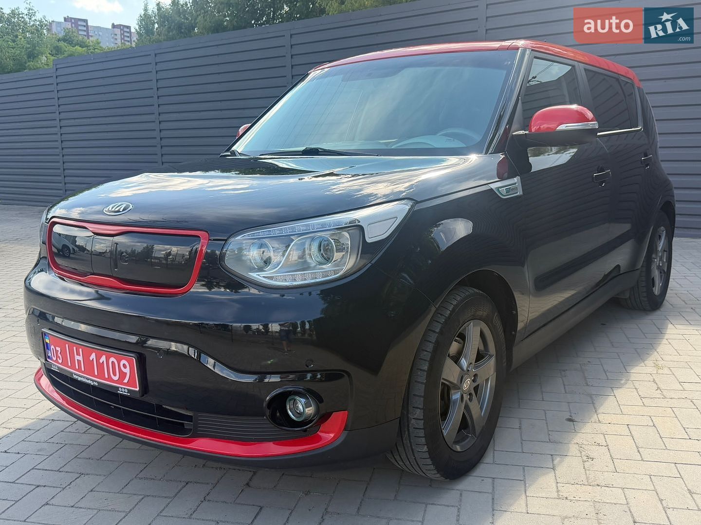 Kia Soul 2016 VIN KNAJX81EFG7018039 фото оголошення 4 з 18