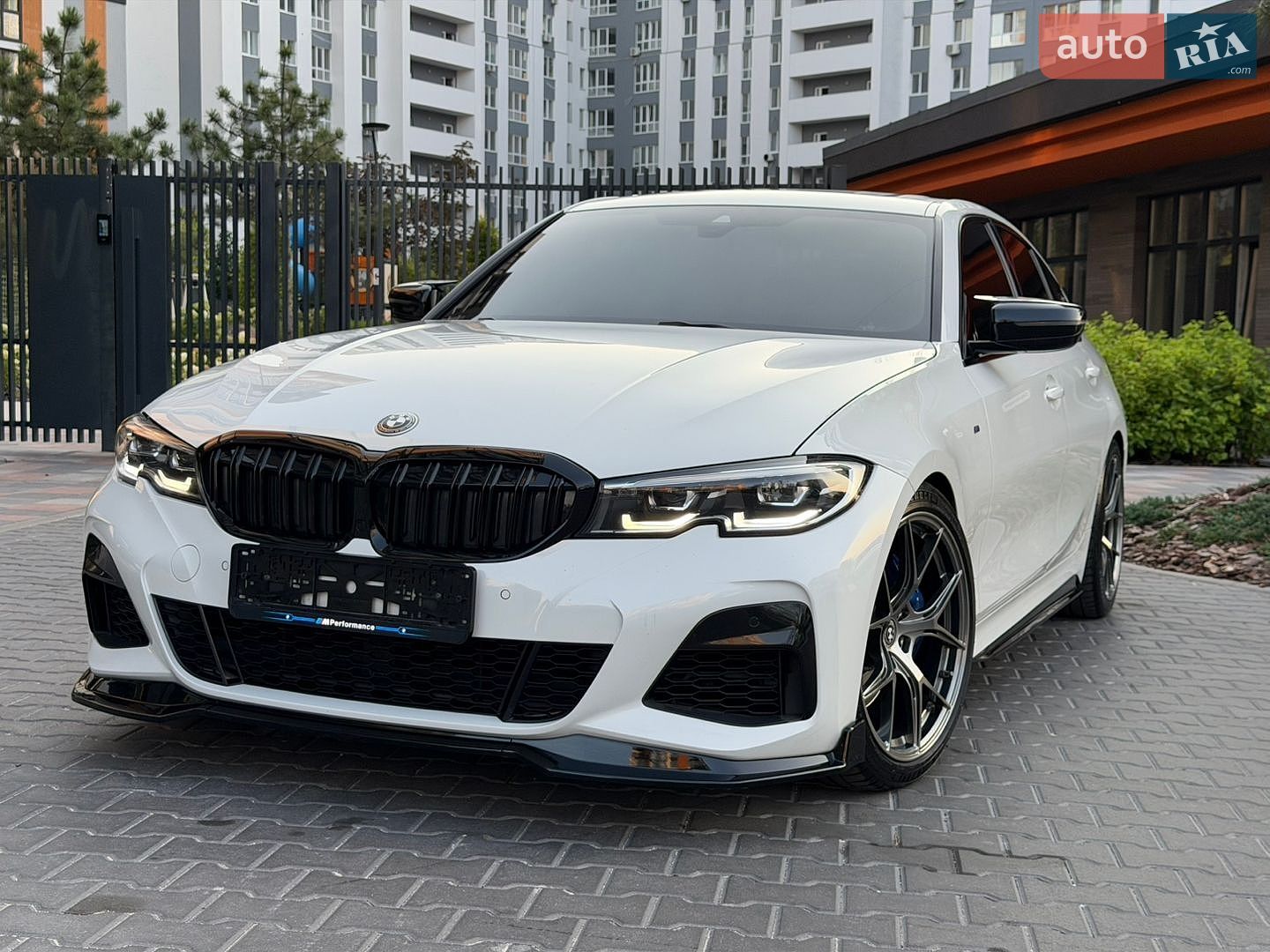 BMW 3 Series 2020 VIN 3MW5R1J02L8B32197 фото оголошення 3 з 96