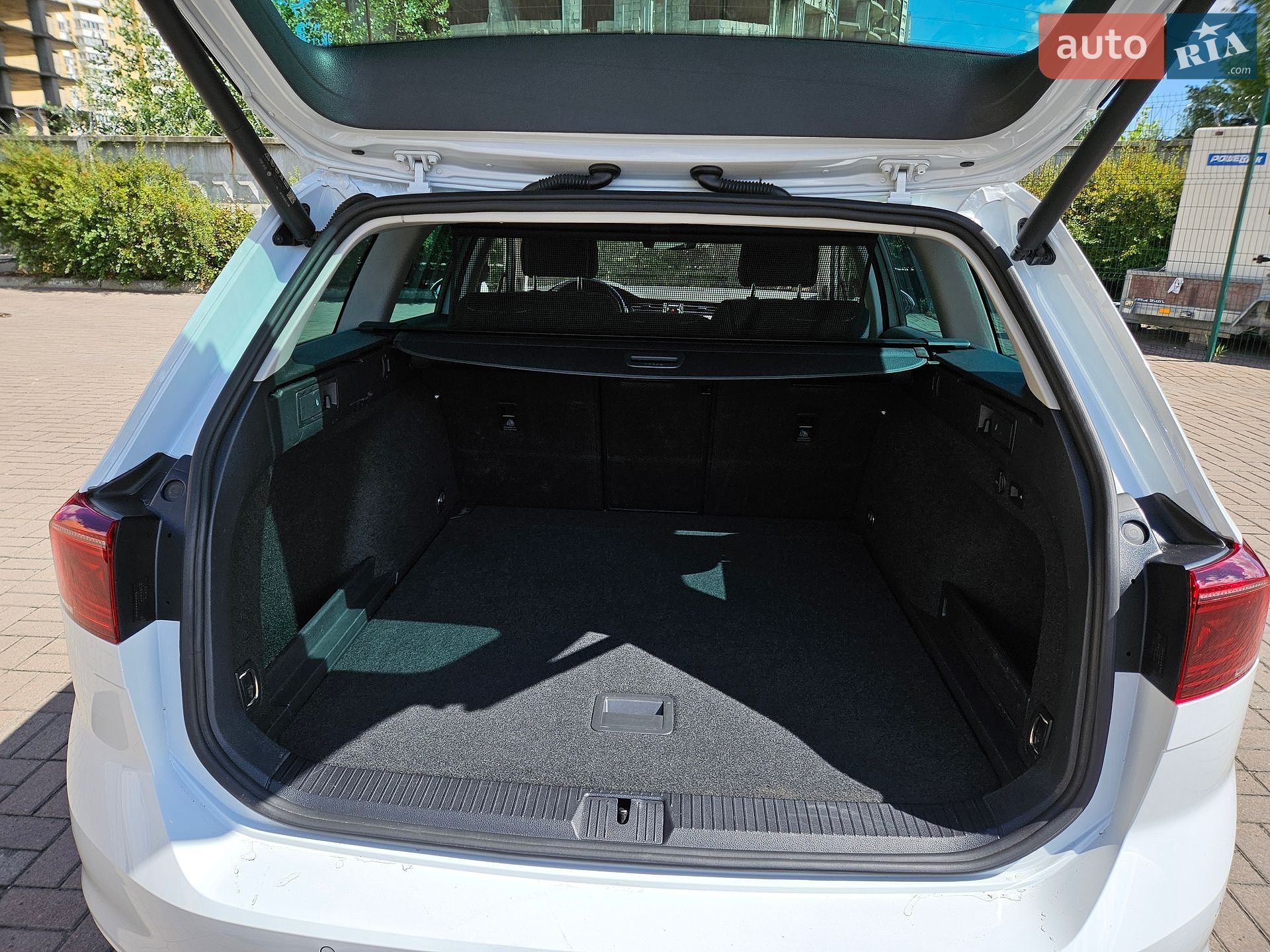 Volkswagen Passat 2023 VIN WVWZZZ3CZPE075978 фото оголошення 34 з 118