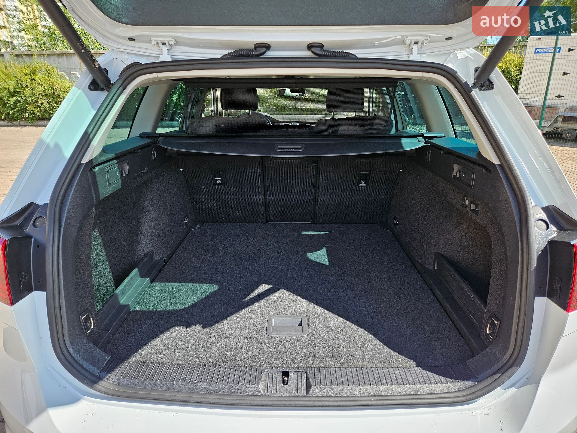 Volkswagen Passat 2023 VIN WVWZZZ3CZPE075978 фото оголошення 35 з 118