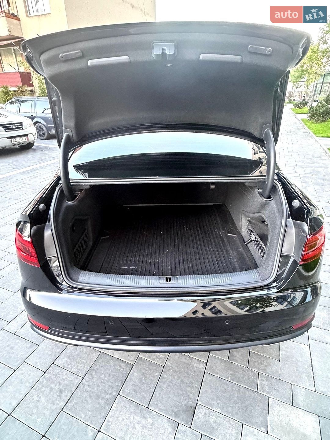 Audi A4 2019 VIN WAUGMAF47KN017044 фото оголошення 12 з 15