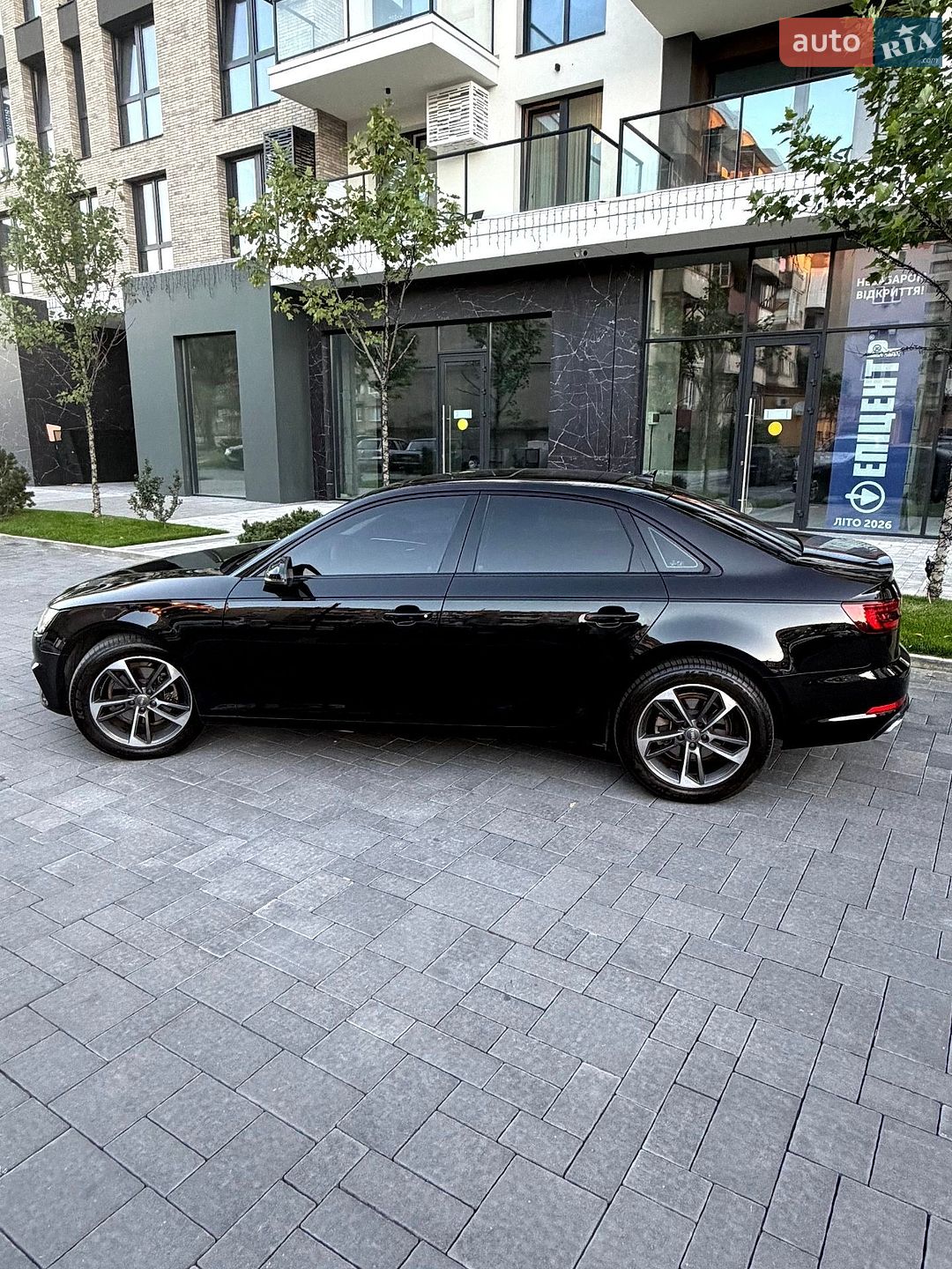 Audi A4 2019 VIN WAUGMAF47KN017044 фото оголошення 10 з 15
